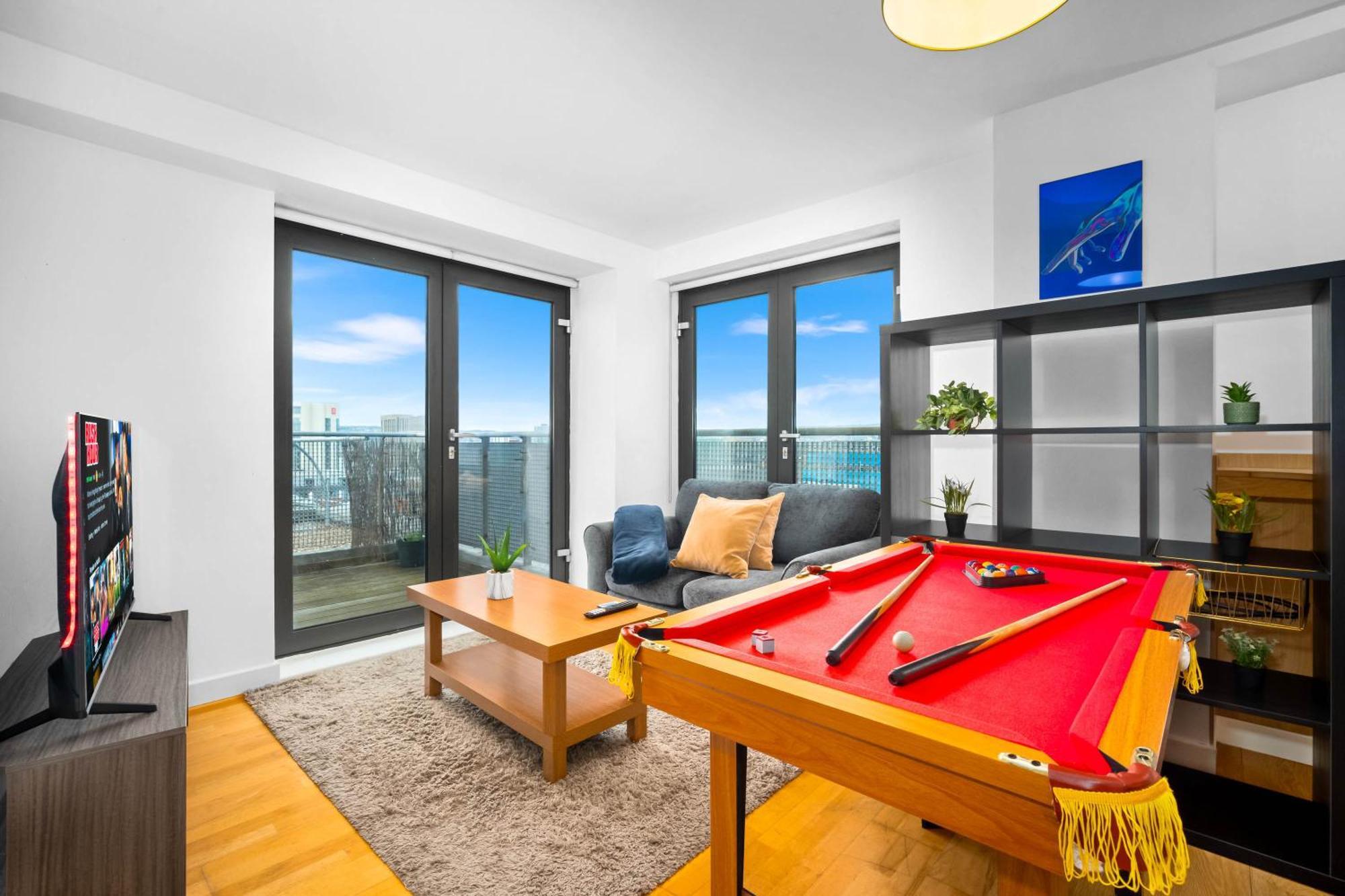 Apartment Flat Pool Table Balcony *